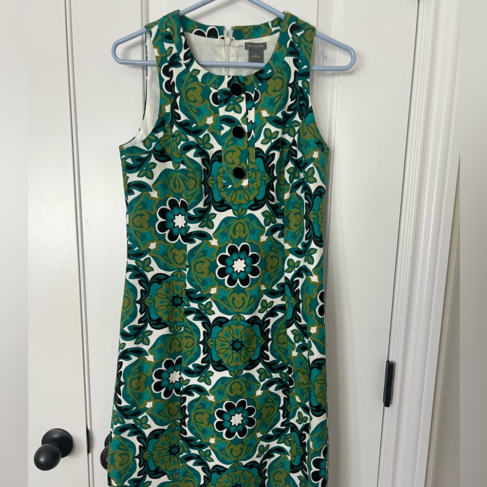 Ann Taylor size 2 lined dress.  So cute!